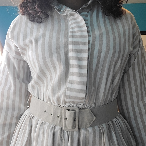 Women's dress - Picture 2 of 4